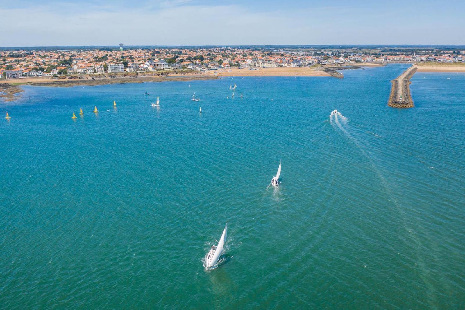 Le Bateau Ivre 50 M De La Plage Saint-Gilles-Croix-de-Vie Exterior photo